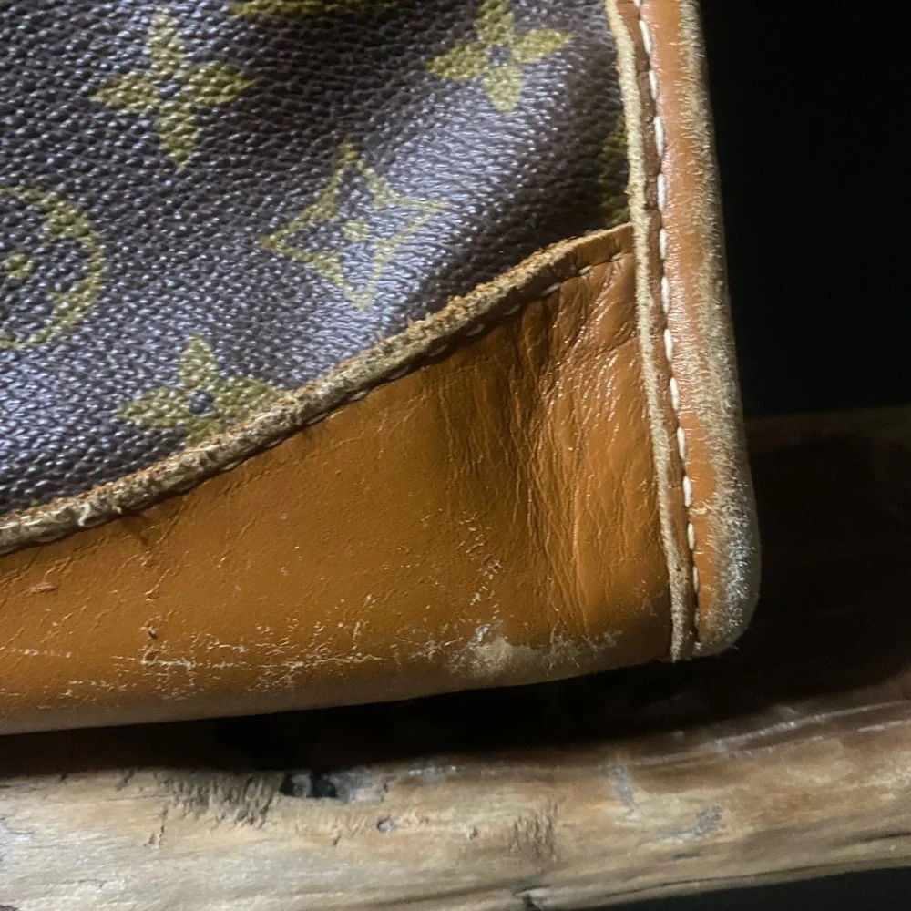 Authentic Vintage Louis Vuitton Monogram Brown Tan Messenger/Travel Bag - Picture 5 of 17